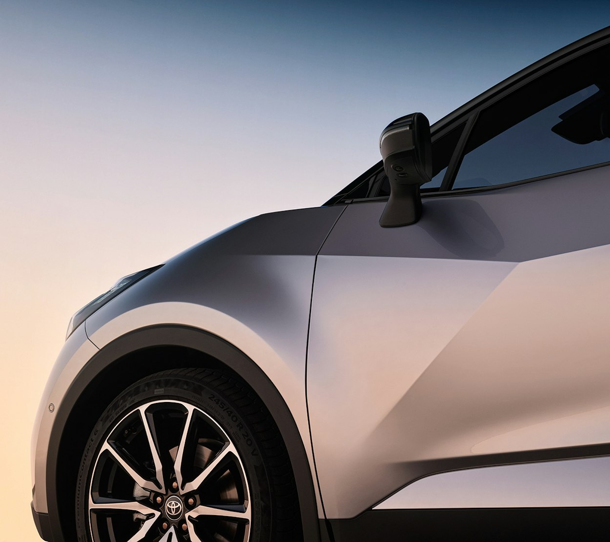 Neuer Toyota C-HR vorne links