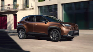 NUOVA YARIS CROSS